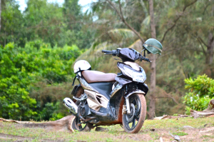 The trusty steed ... check out the GI style helmet... 